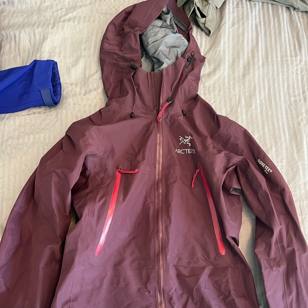 Arcteryx Beta LT in excellent condition- women’s Medium